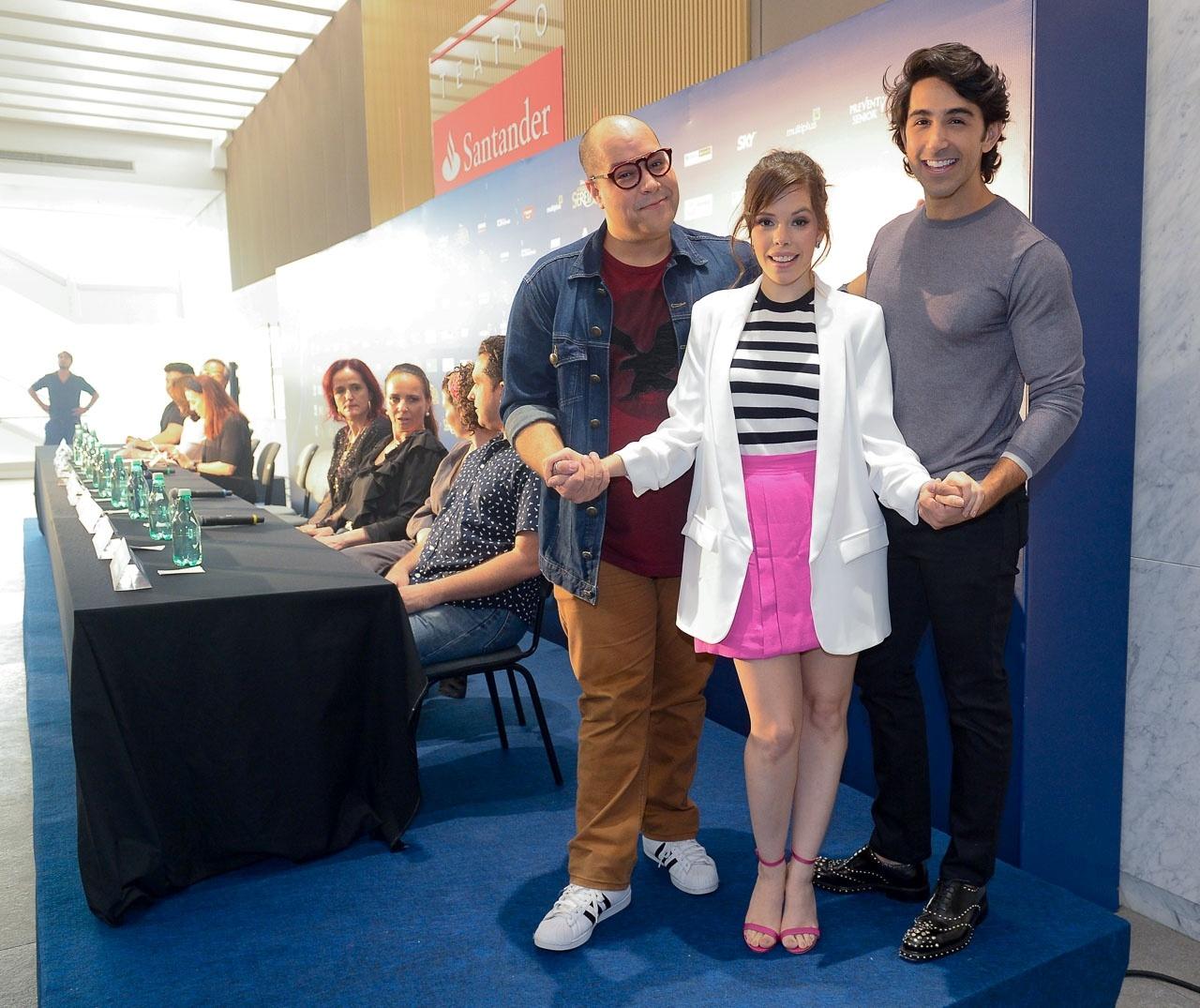 Fabi Bang (Ariel) com seus parceiros de cena em "A Pequena Sereia" Tiago Abravanel (Sebastião) e Rodrigo Negrini (Príncipe Eric) - Francisco Cepeda/AgNews