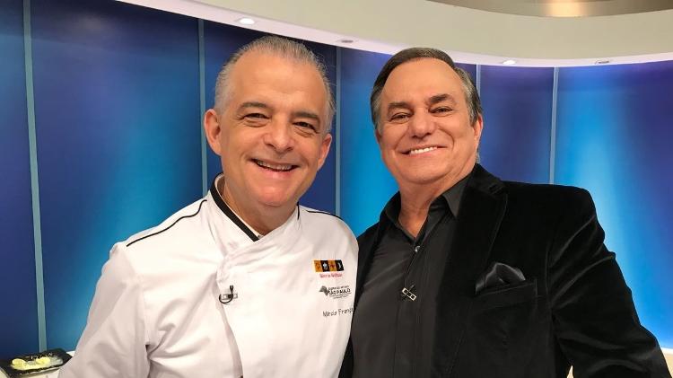 O governador de São Paulo, Márcio França, veste dolmã e assume o fogão de Ronnie Von - Divulgação - Divulgação