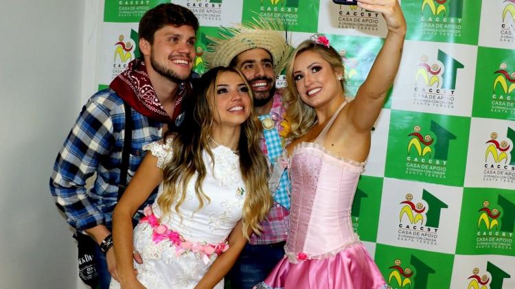 Casório junino: Ex-BBBs Breno e Paula se casam em arraiá  - AgNews - AgNews