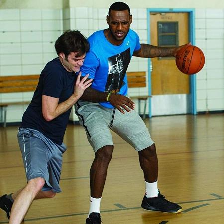 LeBron James e Bill Hader em cena de "Descompensada" (2015) - Reprodução - Reprodução