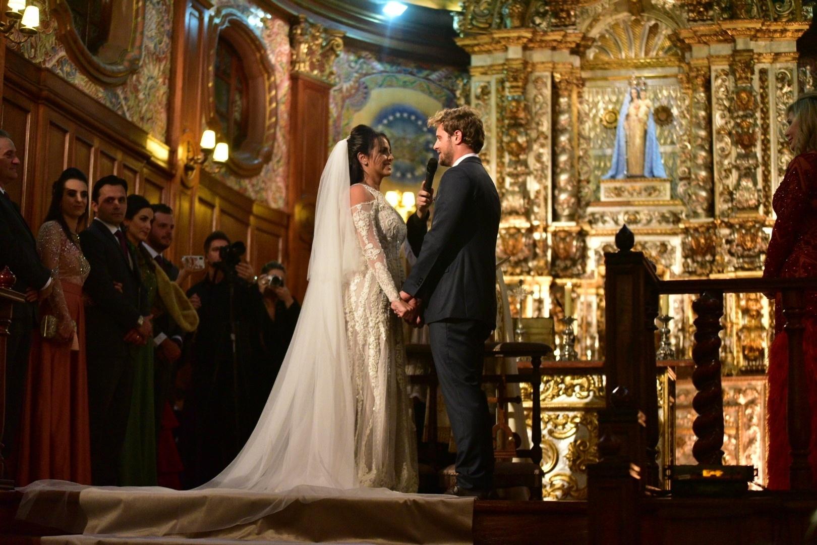 Os noivos Samara Costa e Márcio Spinelli disseram "sim" na Igreja Nossa Senhora do Brasil em São Paulo - Leo Franco/Ag.News