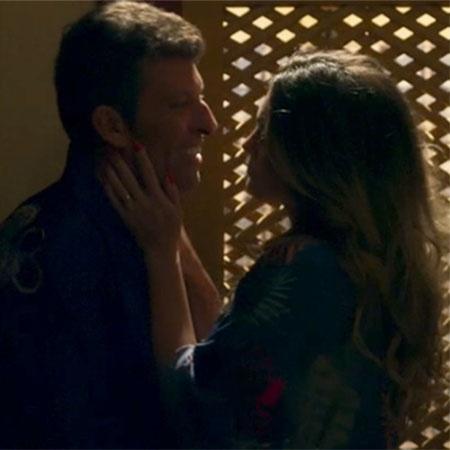 Rita de Cássia e o delegado Machado em cena de "O Sétimo Guardião" - Reprodução/TV Globo - Reprodução/TV Globo