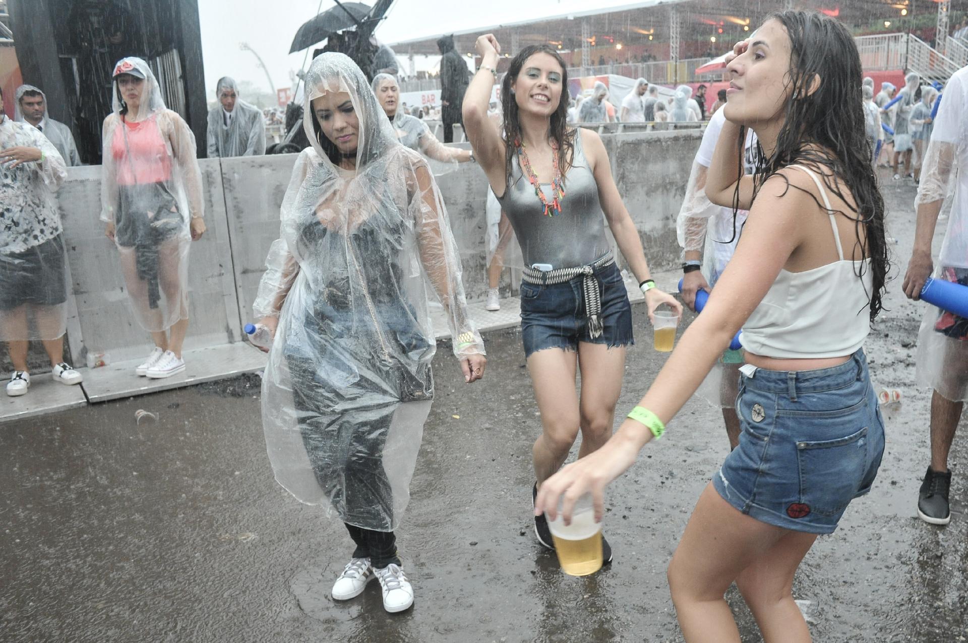 Chuva no Festival CarnaUOL 2019 - Reinaldo Canato/UOL