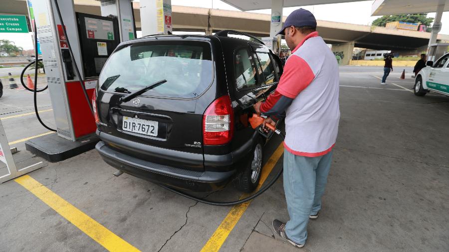 Com preço do litro da gasolina acima de R$ 6 em muitas cidades, confira onde abastecer pelo menor preço em SP, RJ e BH - Rivaldo Gomes/Folhapress