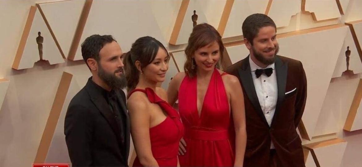 De vermelho, Petra chega à cerimônia do Oscar - Reprodução/Twitter