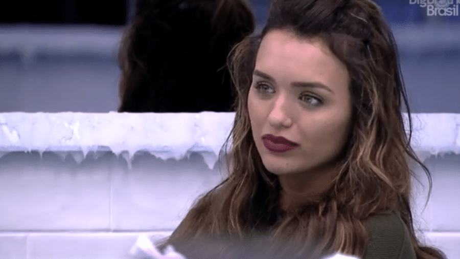 Rafa conversa com Manu e Thelma - Reprodução/Globoplay