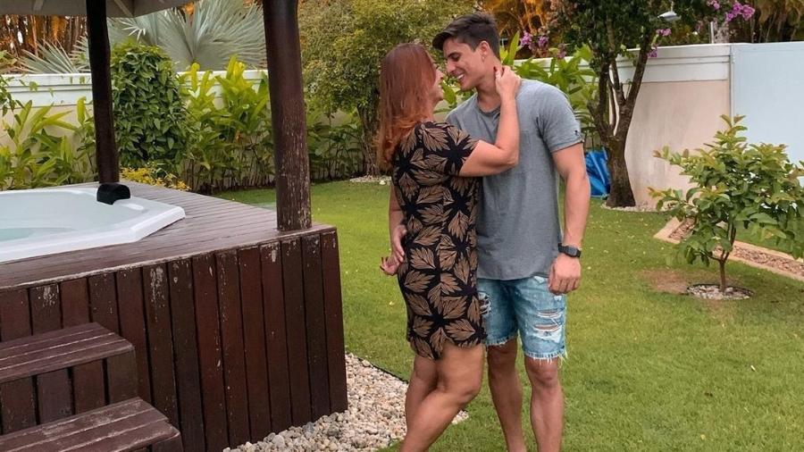 Nadine, mãe de Neymar, ao lado de Tiago Ramos, seu namorado - Reprodução/Instagram