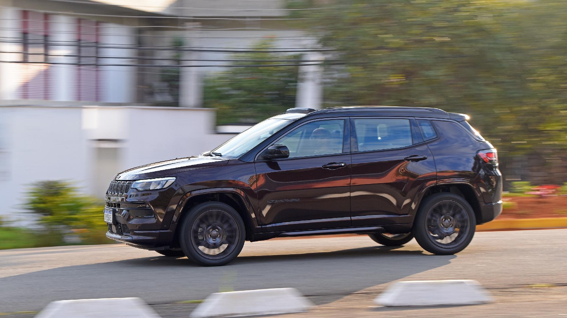 Jeep Compass x Toyota Corolla Cross qual o melhor SUV médio?