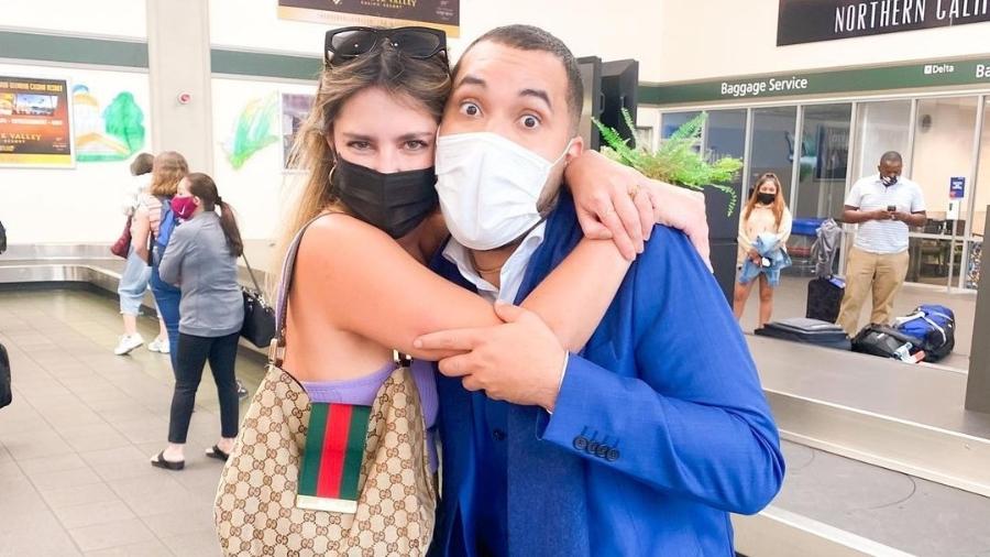 Gil do Vigor é tietado por fãs em aeroporto na Califórnia - Instagram