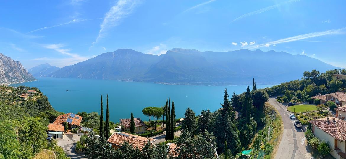 Vista para o lado oeste do Lago di Garda, na Lombardia, região que é possível visitar através da Ciclovia dos Sonhos - eugen_z/Getty Images/iStockphoto