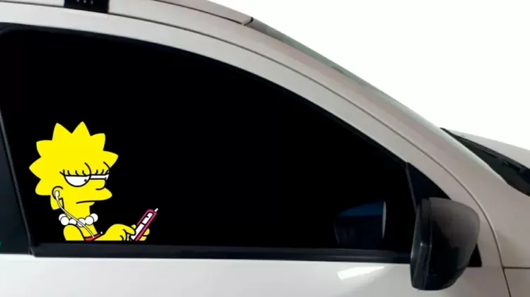 Adesivo dos Simpsons: porque nova moda nos carros é perigosa e ilegal 2