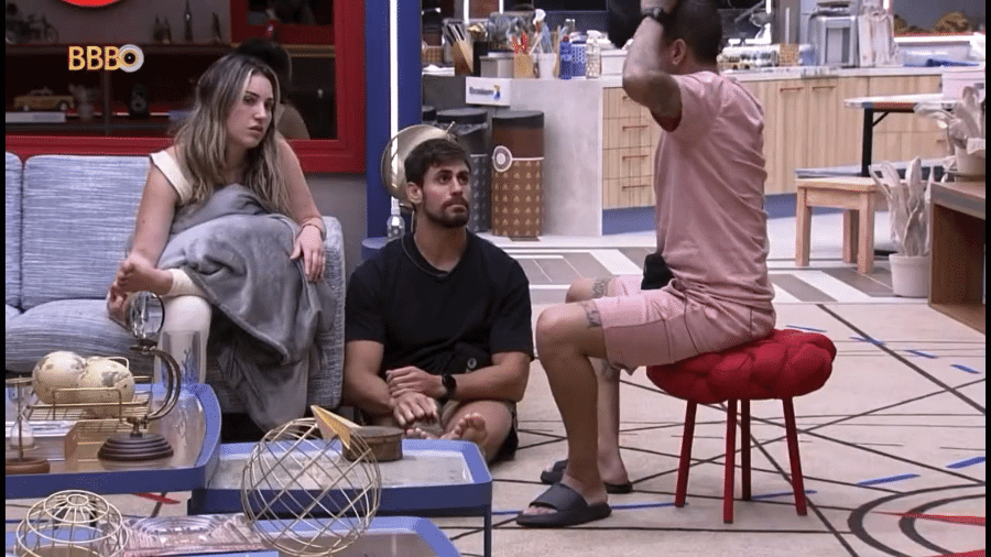 BBB 23: Cara de Sapato analisa jogo de Fred Nicácio co m Guimê e Amanda - Reprodução/Globoplay