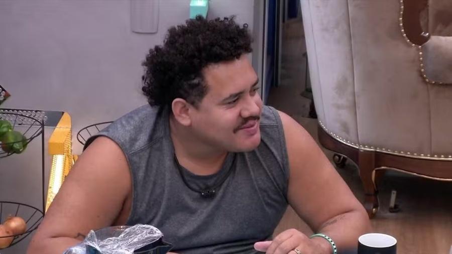 BBB 24: Lucas diz que não vê a hora de tomar banho nu