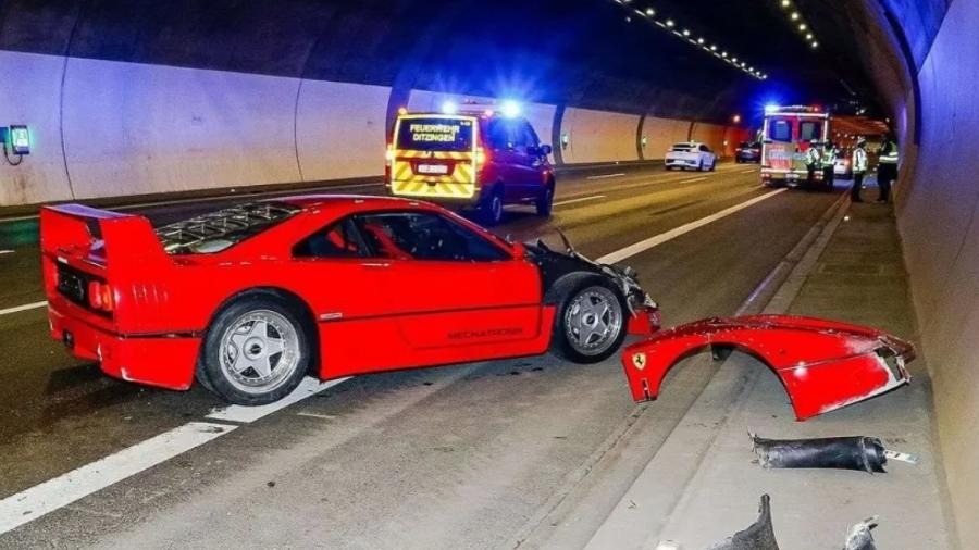 Ferrari F40 bate em túnel na Alemanha - Reprodução