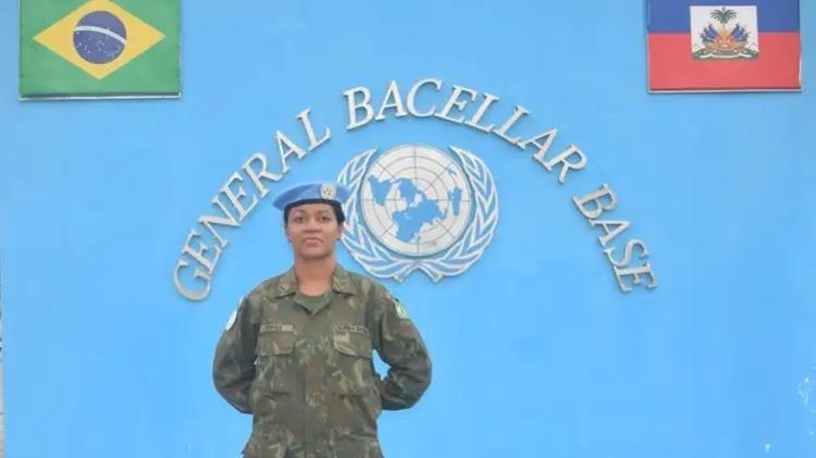 Capitã tenente Débora Ferreira Sabino em treinamento do Curso de Missão de Paz