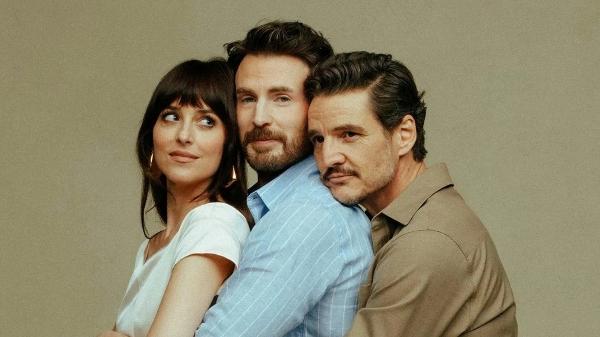 Dakota Johnson, Chris Evans e Pedro Pascal em 'Amores Materialistas'