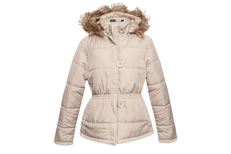 JAQUETA DE NÁILON: modelo de microfibra com capuz de pelo, do Extra. Preço: R$ 79,90. Informações: 0800-115060 | Preço e disponibilidade pesquisados em julho de 2015 e sujeitos a alterações - Divulgação