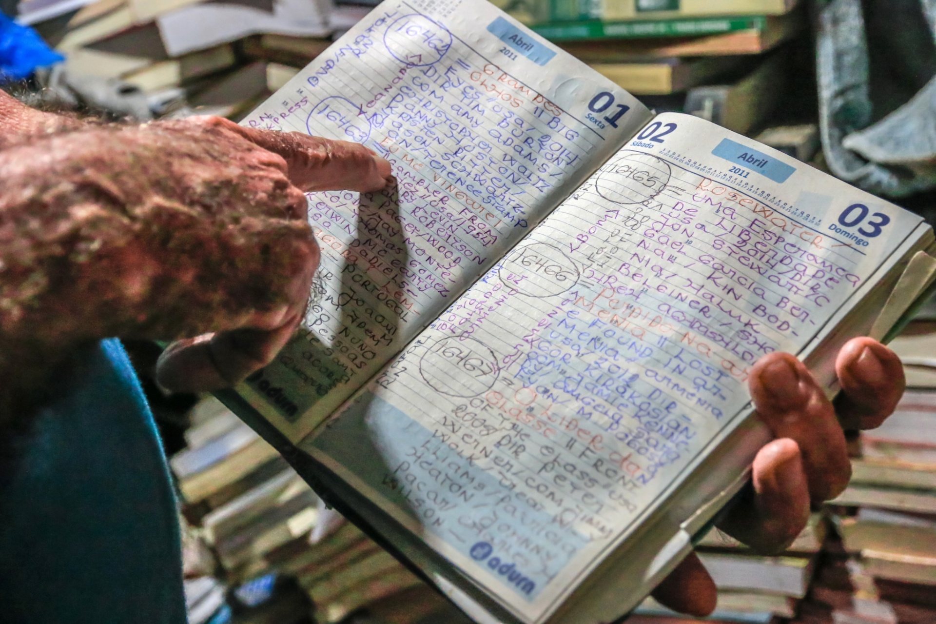 Ex-funcionário dos Correios e ex-arquivista da Universidade Federal do Rio Grande do Norte (UFRN), Seu Inácio, que só estudou até a quarta-série, afirma ter visto mais de 20 mil filmes - Canindé Soares/UOL