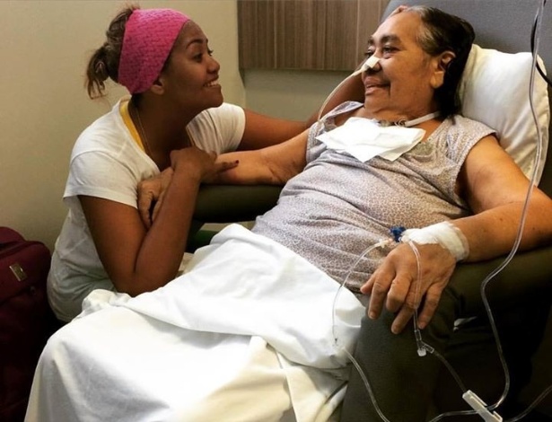 A cantora paraense Gaby Amarantos e a mãe, Elza, que está tratando um câncer - Reprodução/Facebook