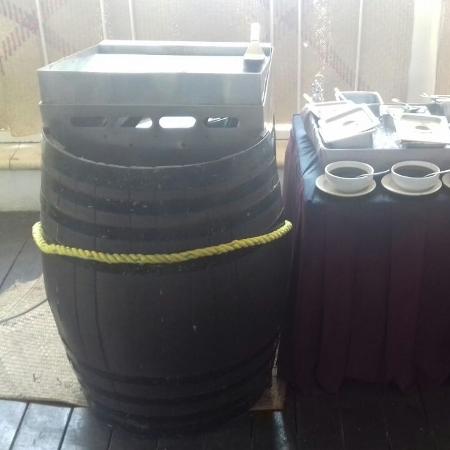 Suposto "barril do Chaves" é uma das "lendas" do hotel em Acapulco onde a série foi gravada - Paulo Pacheco/Arquivo pessoal - Paulo Pacheco/Arquivo pessoal