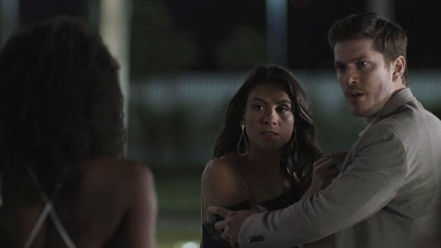 Tônia beija Bruno à força e Raquel flagra a cena em "O Outro Lado do Paraíso" - Reprodução/Gshow