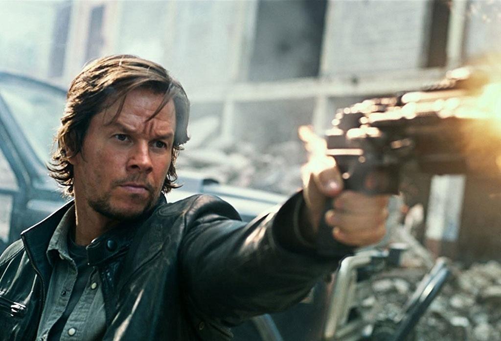 Mark Wahlberg em cena de "Transformers: O Último Cavaleiro" (2017) - Divulgação