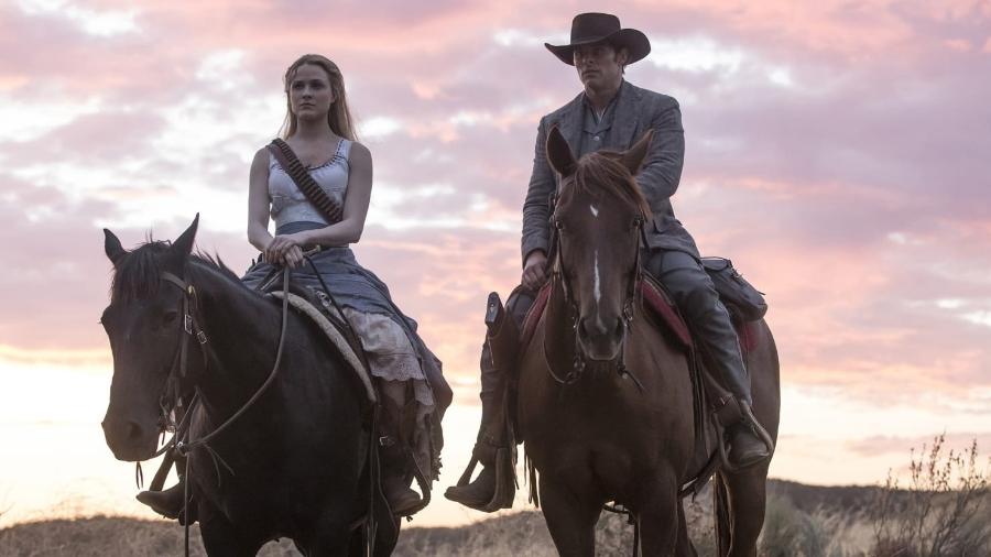 Dolores (Evan Rachel Wood) e Teddy (James Marsden) em cena da segunda temporada de "Westworld" - Divulgação