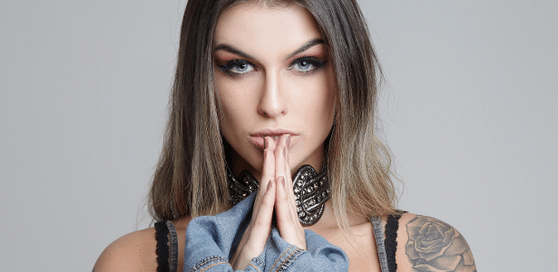 A DJ Bárbara Labres, que faz sucesso na Central da Copa