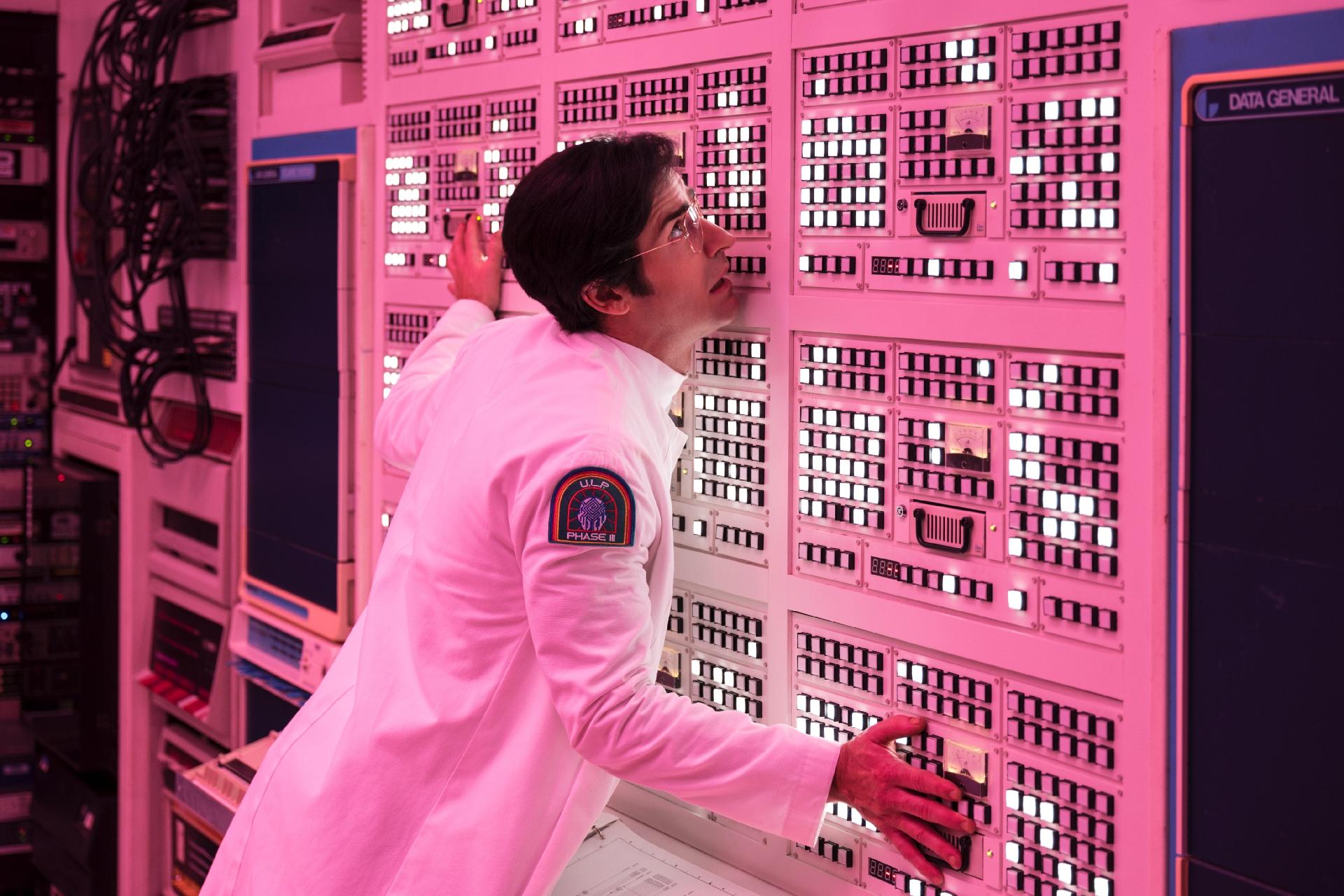 Justin Theroux em cena do sexto episódio de "Maniac", nova minissérie da Netflix - Michele K. Short/Netflix