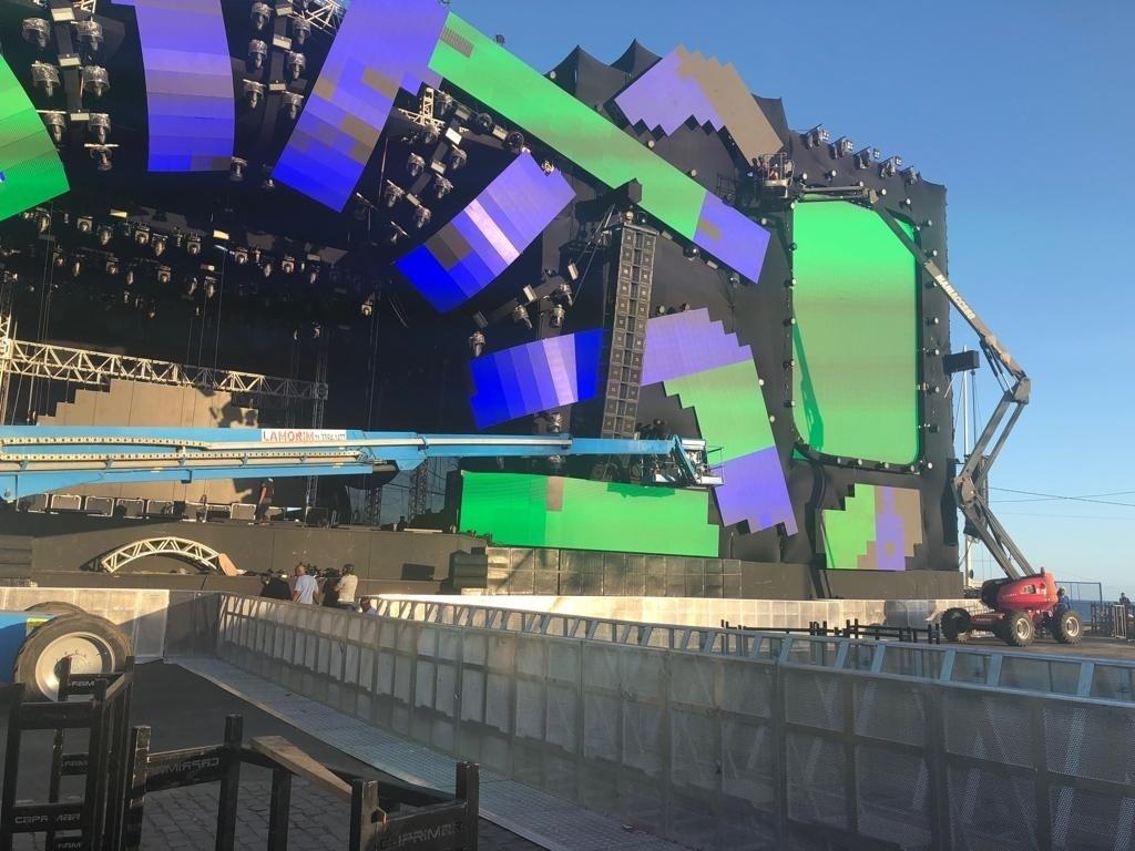 Montagem do palco do Festival da Virada de Salvador 2018 - Adriana de Barros/UOL