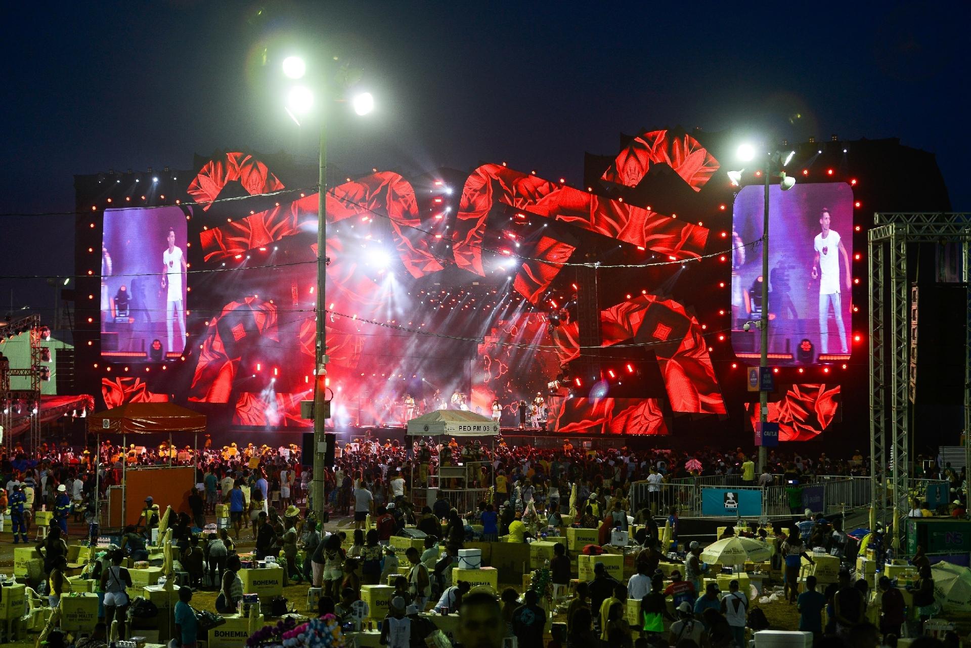 Devinho Novaes, o "boyzinho do arrocha", se apresenta no Festival Virada Salvador 2019 - João Alvarez/UOL
