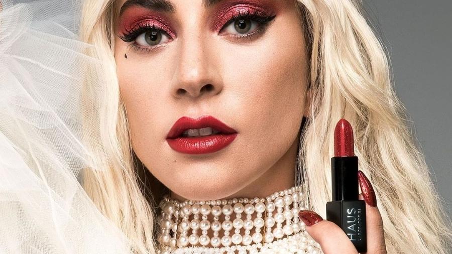 Lady Gaga lançou o Sparkle Lipstick in Burlesque, batom de sua marca, a Haus Laboratories - Reprodução/Instagram