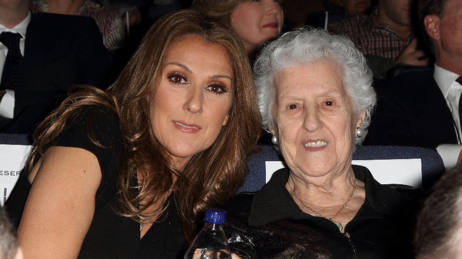 Celine Dion posa ao lado da mãe, Therese - Alexander Tamargo/Getty Images for Sony