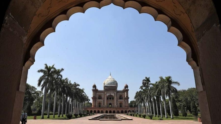 O túmulo de Safdarjung, em Delhi, na Índia, um dos locais onde o governo limitou grandes encontros de pessoas durante a pandemia - ADNAN ABIDI/REUTERS