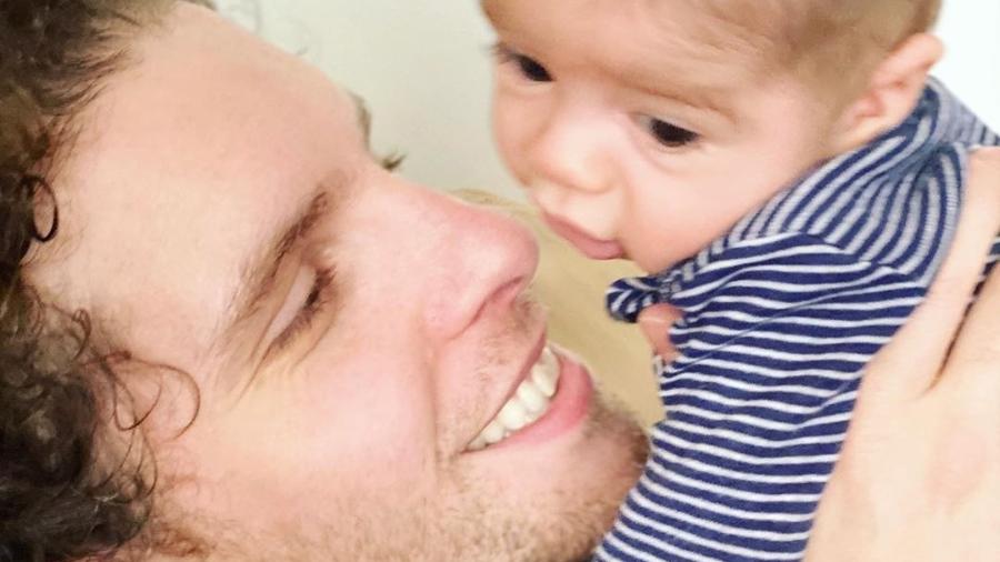 Thiago Fragoso ao lado do seu segundo filho, Martin - Reprodução/Instagram