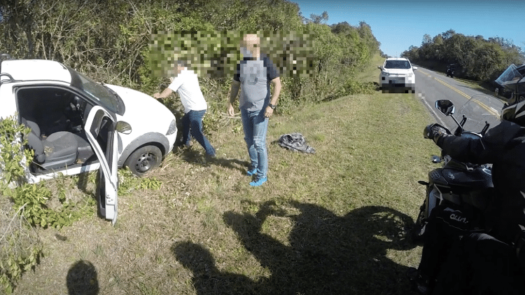 O legal de viajar de moto é que Strada passa voando meme vídeo acidente viralizou - Reprodução - Reprodução