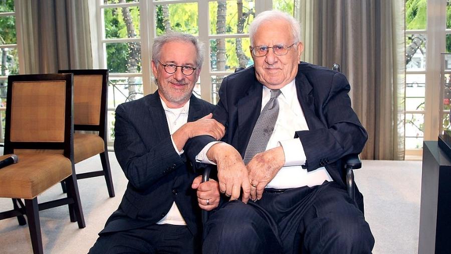 26.abr.2012 - Steven Spielberg e o pai, Arnold Spielberg, durante evento em Los Angeles - FilmMagic / Getty Images