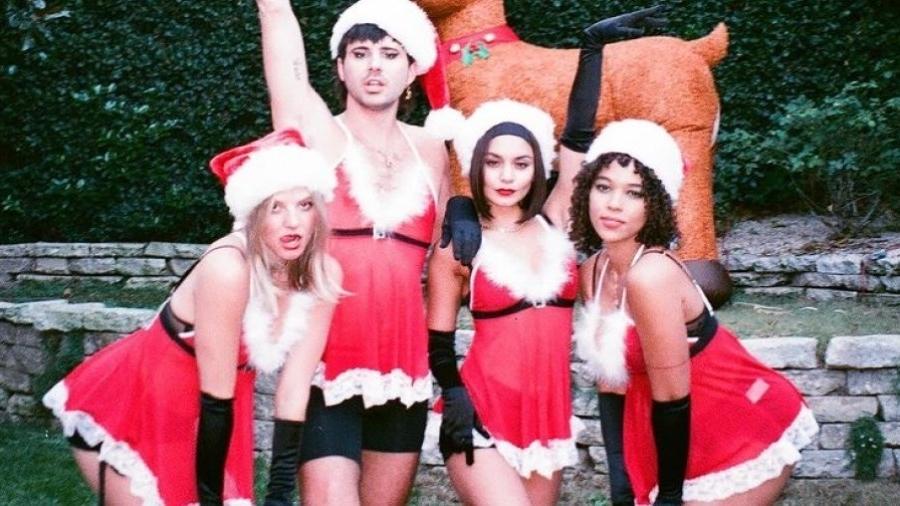 Vanessa Hudgens refez cena de "Meninas Malvadas" com os amigos GG Magree, Vince Rossi e Alexandra Shipp - Reprodução/Instagram