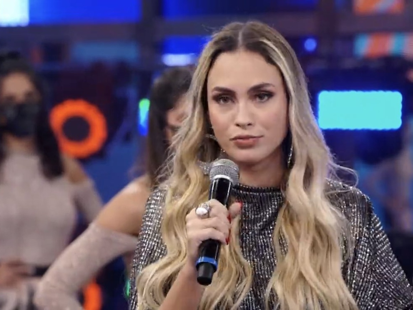 Sarah fala sobre 'amor de fãs' e Faustão alfineta: 'Isso vem de onde?'