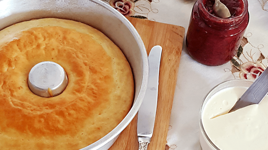 Pão de queijo de forma ou bolo de pão de queijo: dispensa o trabalho de enrolar - Marcella Andrade