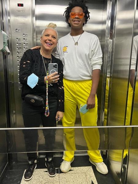 Astrid e Gabriel posaram para uma foto no espelho de um elevador  - Reprodução / Instagram