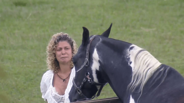 A Fazenda 2022: Bárbara chora dando adeus a Colorado - Reprodução/Playplus - Reprodução/Playplus