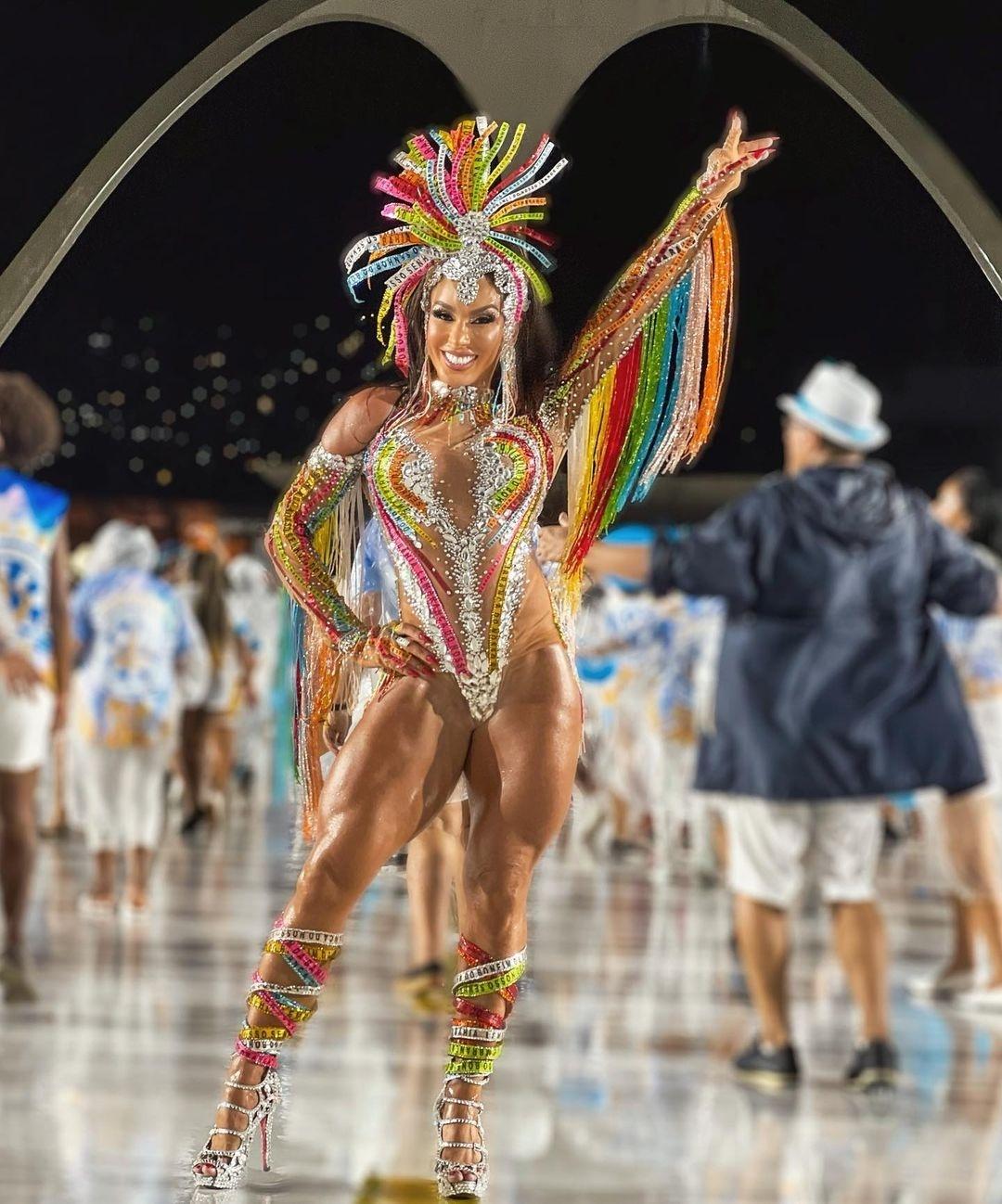 Desde 2011 ela desfila como musa da Vila Isabel, mas no Carnaval do Rio ela também já desfilou pela Mocidade Independente de Padre Miguel - Reprodução/ Instagram