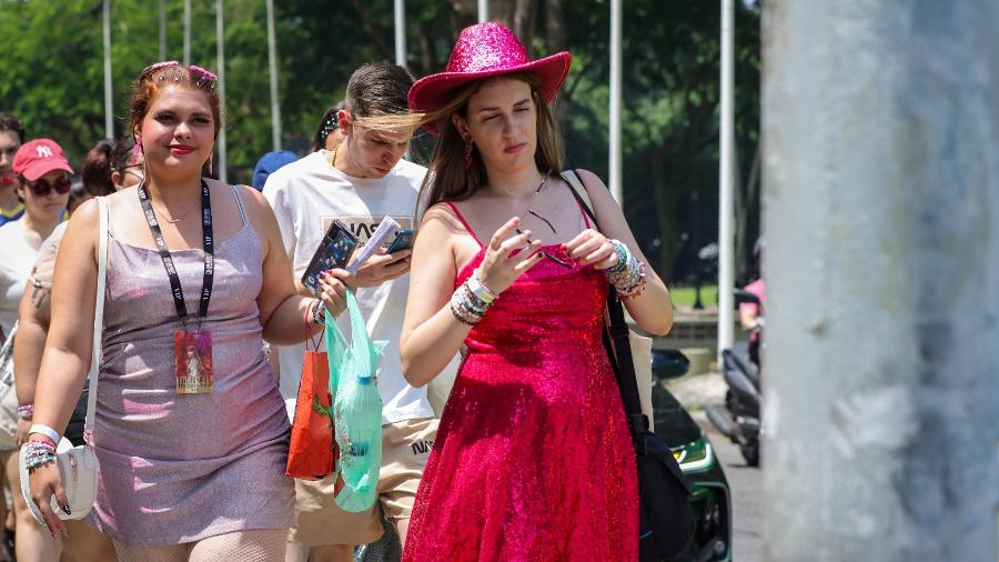 Fãs de Taylor Swift enfrentam calor do Rio de Janeiro no segundo dia de show