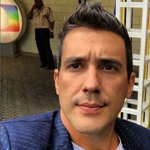 André Marques durante a gravação da vinheta de fim de ano da Globo no Projac - Reprodução/Instagram