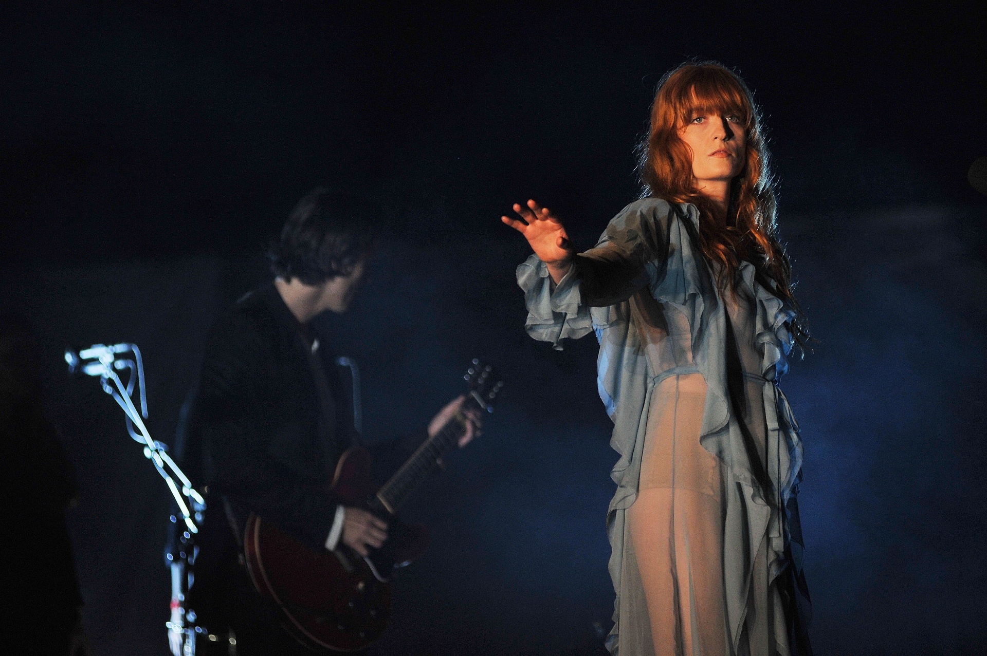 13.mar.2016 - O grupo Florence + the Machine se apresenta no palco Skol no segundo dia do Lollapalooza Brasil 2016 - Reinaldo Canato/UOL
