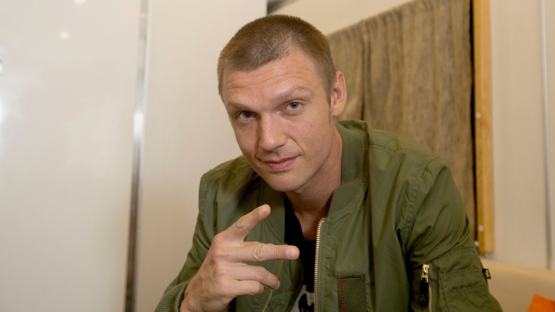 10jul2016 nick carter integrante dos backstreet boys concede entrevista ao uol em seu camarim antes de se apresentar show da turne solo all american em sao paulo