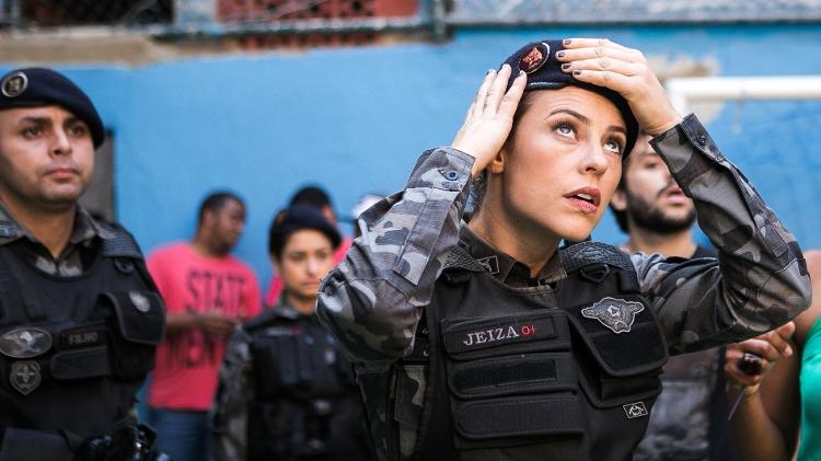 Jeiza (Paolla Oliveira) em operação policial no morro em "A Força do Querer" - Raquel Cunha/TV Globo - Raquel Cunha/TV Globo