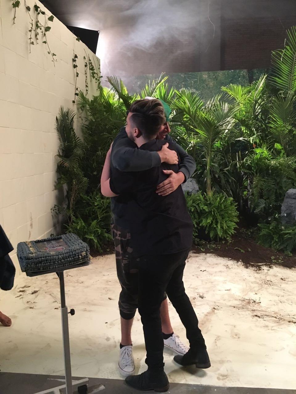 De novo visual, Luan Santana grava clipe na Colômbia - Divulgação