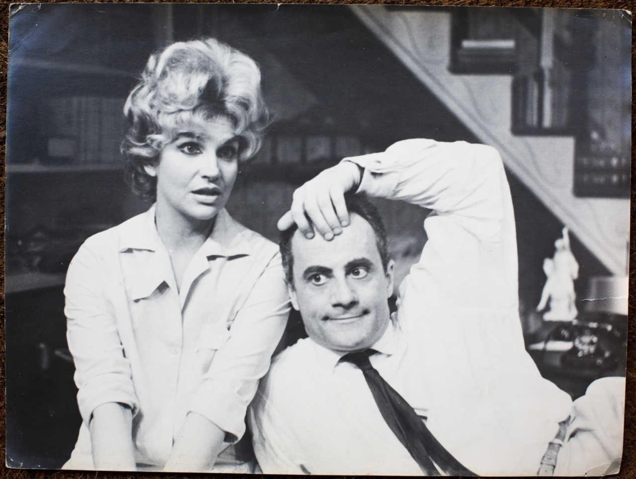 Com o ator Paulo Autram na peça "Esses Maridos" - Arquivo Pessoal